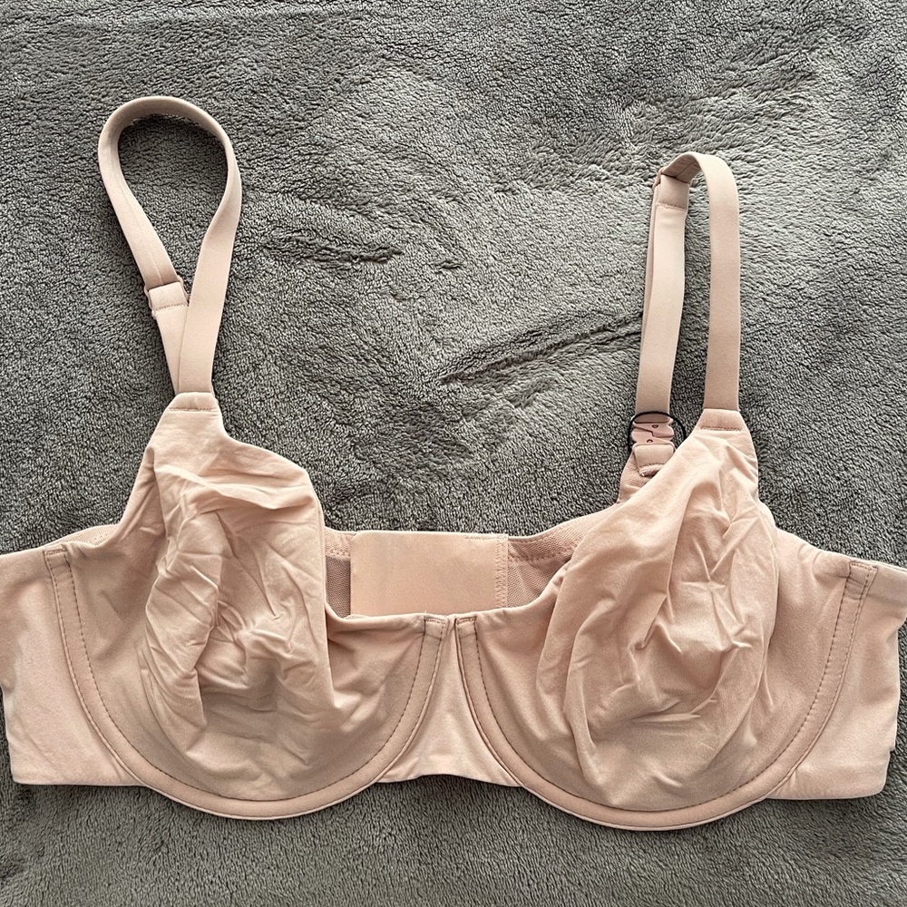 SKIMS FITS EVERYBODY UNLINED UNDERWIRE BRA